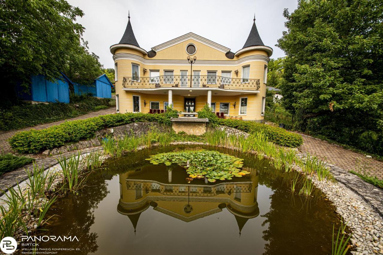 مبيت وإفطار Győrújbarát Panorama Birtok - Wellness Panzio, Konferencia Es Rendezvenykoezpont المظهر الخارجي الصورة